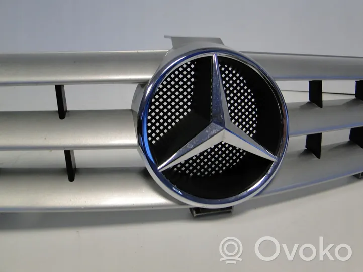 Mercedes-Benz CLS AMG C219 Maskownica / Grill / Atrapa górna chłodnicy A2198800783