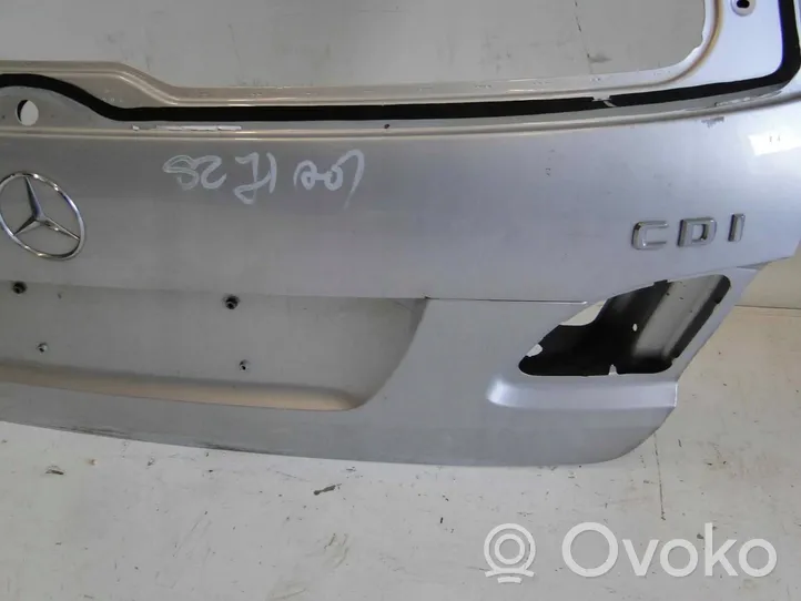 Mercedes-Benz E W211 Couvercle de coffre A2117400205