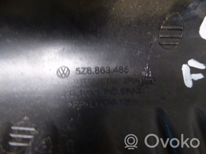 Volkswagen Fox Osłona tylnej klapy 5Z6863485