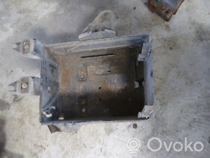 Renault Trafic II (X83) Support boîte de batterie 