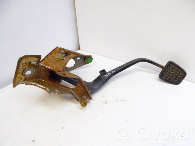 Toyota Avensis T220 Pedal de embrague 