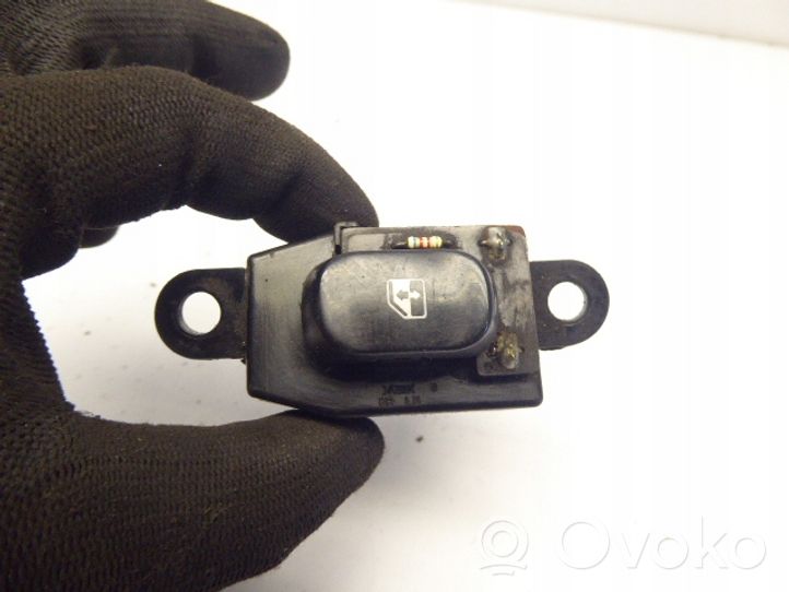 Hyundai Lantra II Quarter vent window switch 93580-29000