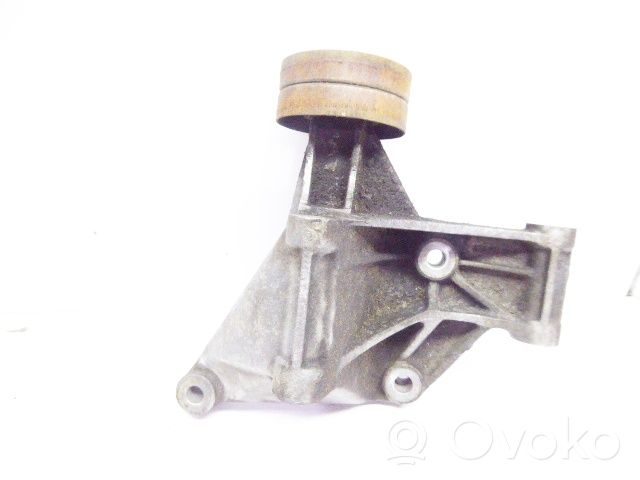 Renault 21 Support de générateur / alternateur 7700746097