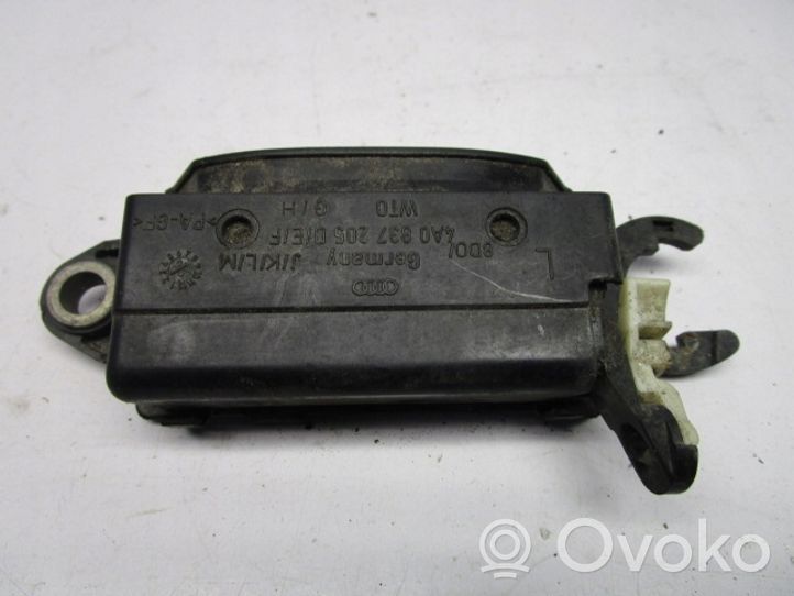 Audi A4 S4 B5 8D Maniglia esterna/staffa portiera anteriore 4A0837205