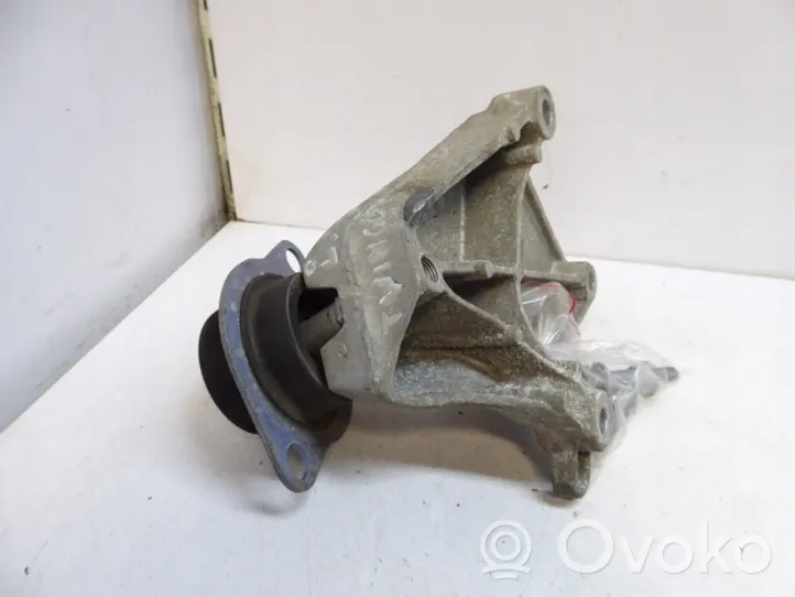 Renault Twingo II Supporto di montaggio scatola del cambio 82004102631