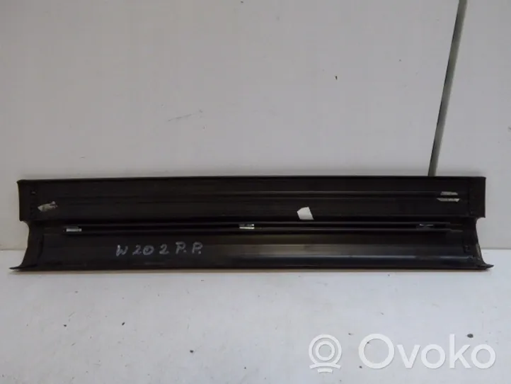 Mercedes-Benz C W202 Rivestimento vano piedi laterale 2026800735