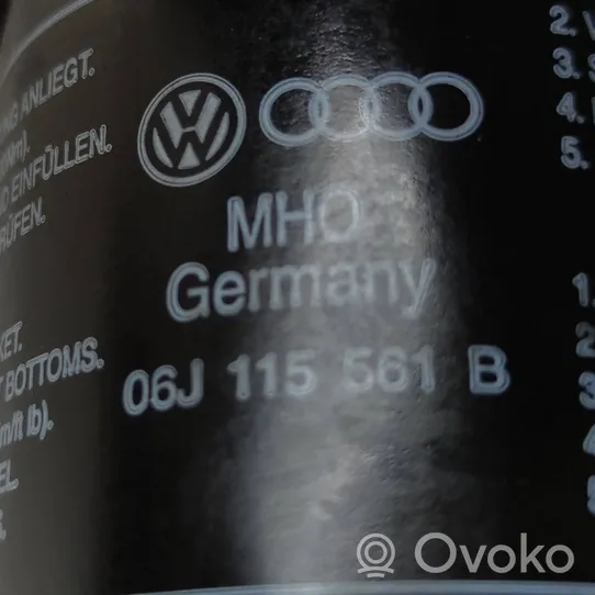 Audi A4 S4 B8 8K Mocowanie / uchwyt filtra oleju 06J117021J