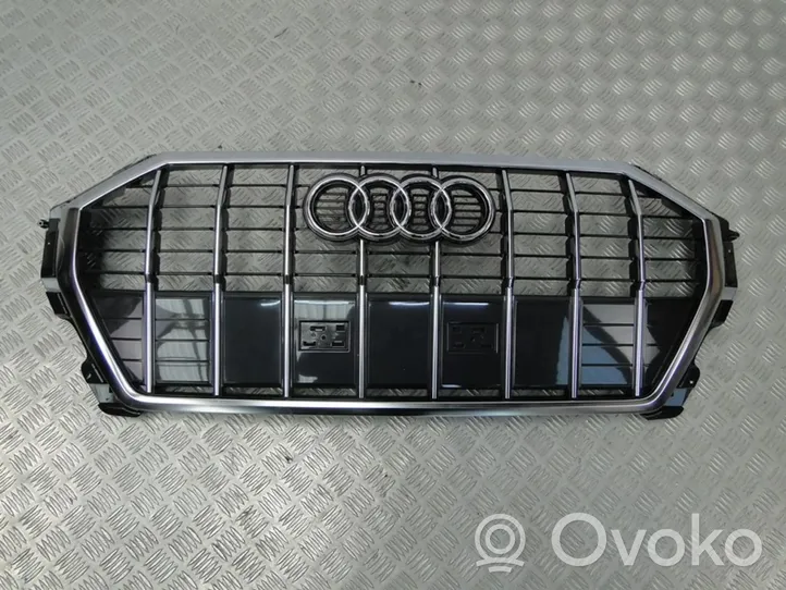 Audi Q3 8U Grotelės priekinės 