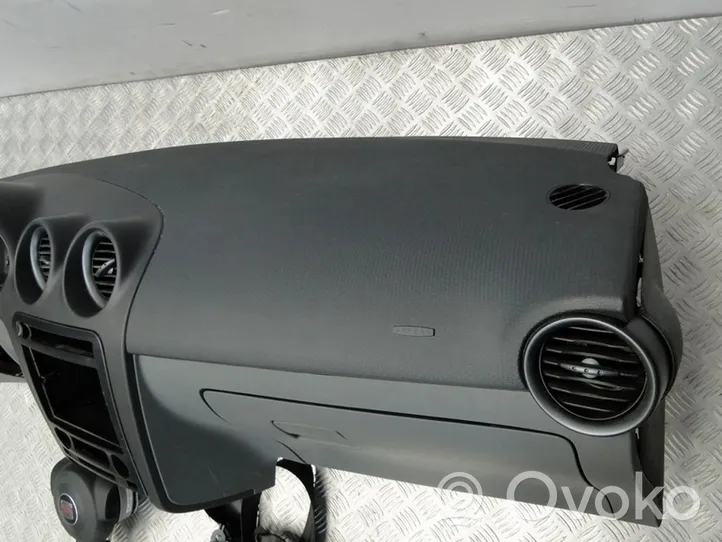 Seat Ibiza III (6L) Deska rozdzielcza 6L0