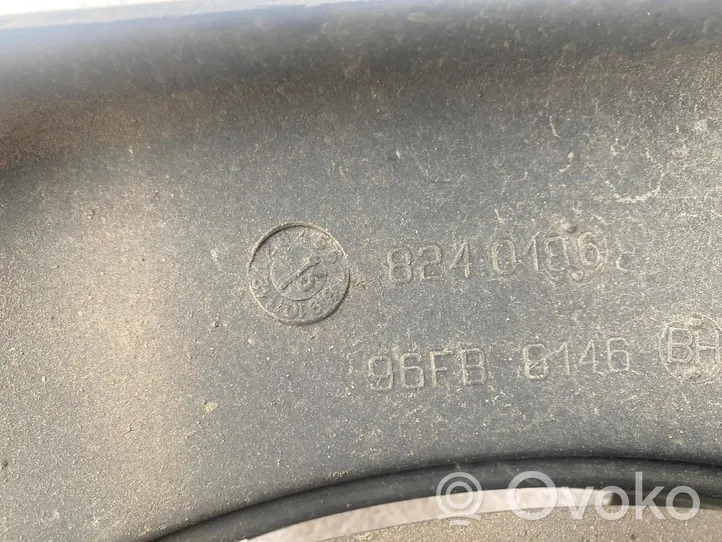 Ford Fiesta Jäähdyttimen jäähdytinpuhaltimen suojus 96FB8146BB