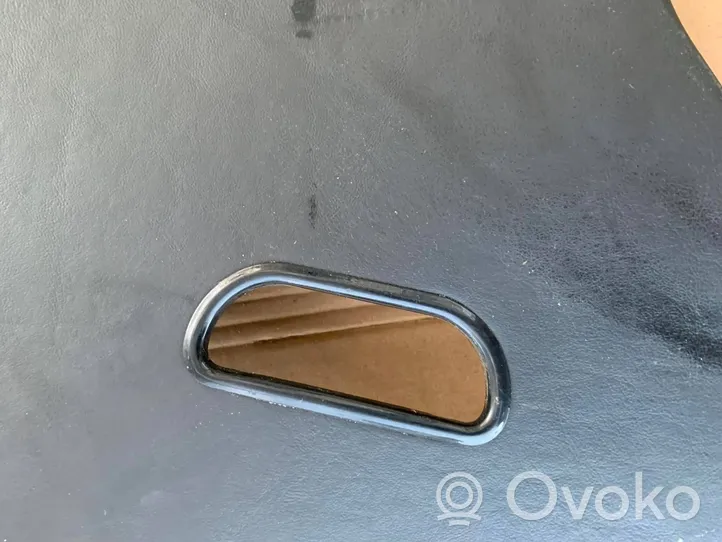 Mercedes-Benz W123 Rivestimento montante (C) 