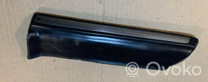 Mercedes-Benz W123 Rivestimento parafango (modanatura) 1217