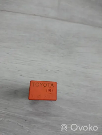 Toyota Avensis T250 Altri relè 0332207312