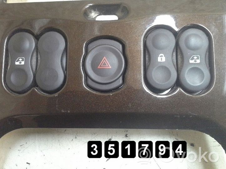 Dacia Duster Kiti jungtukai/ rankenėlės/ perjungėjai 8200739438
