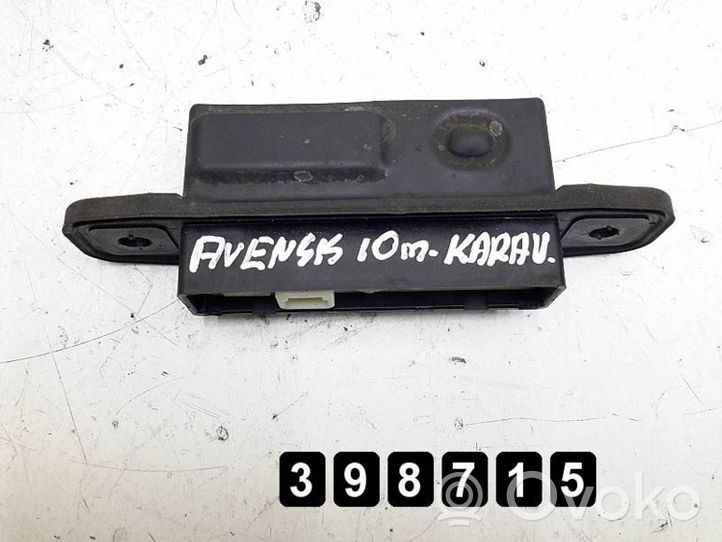 Toyota Avensis T270 Tailgate/trunk/boot open switch PM5V43