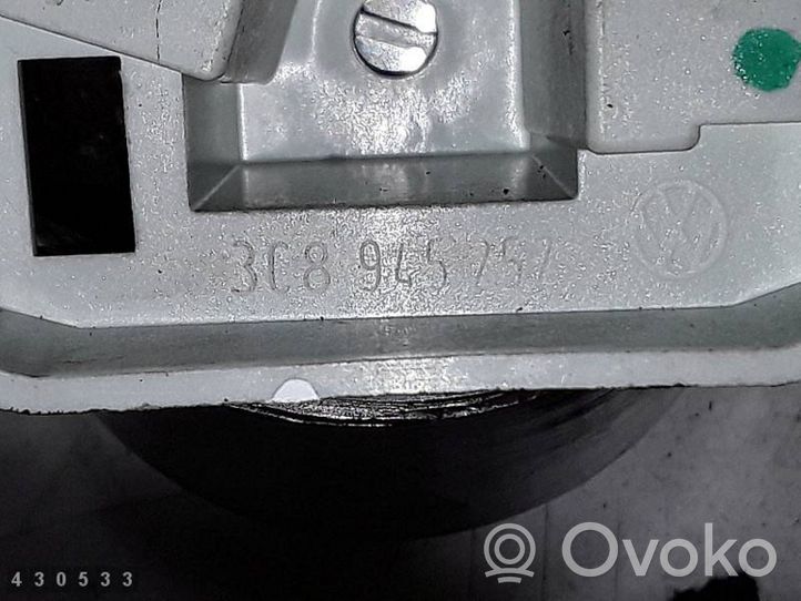 Volkswagen PASSAT CC Takavalon polttimon suojan pidike 3C8945257