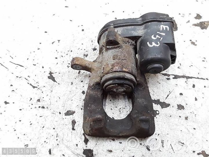 Nissan X-Trail T32 Caliper del freno trasero 32353311C