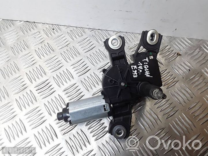 Volkswagen Tiguan Silniczek wycieraczki szyby tylnej W000002310