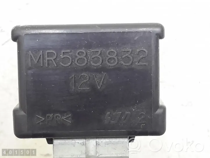 Mitsubishi Pajero Sivupeilin ohjainlaite mr583832