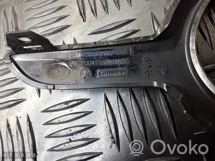 Peugeot 208 Grille de calandre avant 9673233377