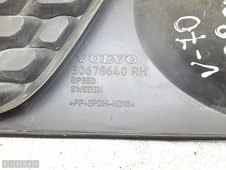 Volvo V70 Griglia anteriore 30678640