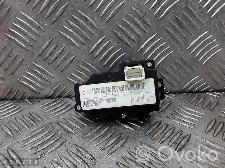 Nissan Navara Daudzfunkciju vadības slēdzis / poga 283955x008