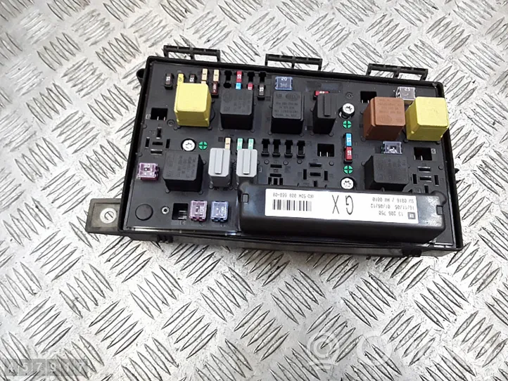 Opel Astra G Module de fusibles 13206750gx