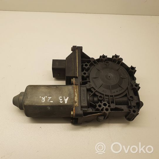 Audi A3 S3 8L Takaoven ikkunan nostomoottori 8L4959802A