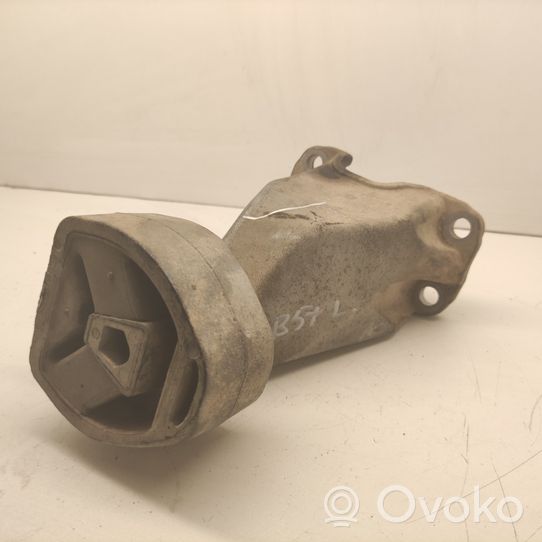 Volkswagen PASSAT B5.5 Support de boîte de vitesses 8D0399113AB