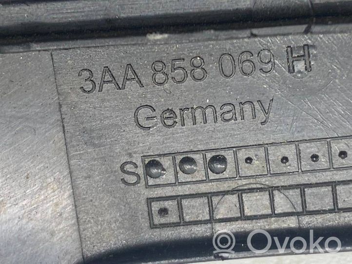 Volkswagen PASSAT B7 Konsola środkowa / Radio / GPS 3AA858069H