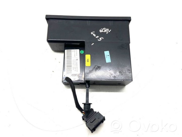 Volkswagen Golf V USB-pistokeliitin 1K0857925E