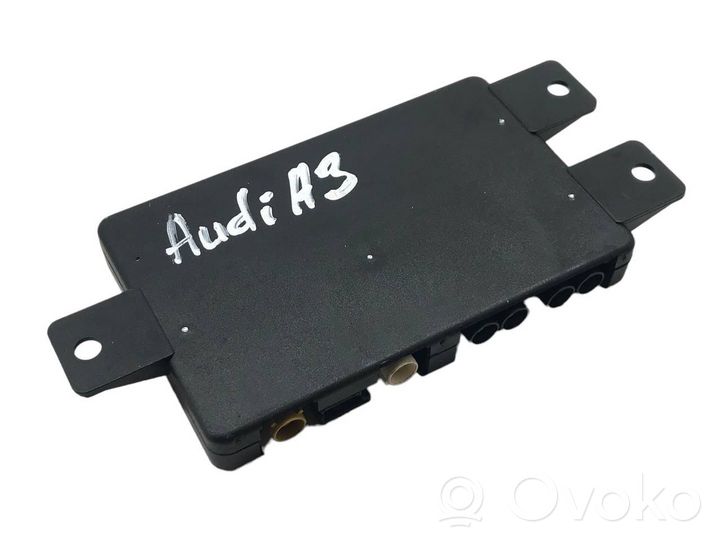 Audi A8 S8 D2 4D Antenos stiprintuvas 4D0035530E