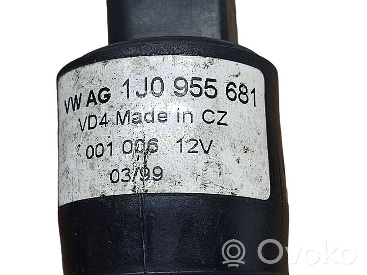 Volkswagen Golf IV Headlight washer pump 1J0955681
