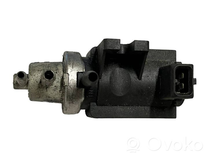 Audi A4 S4 B7 8E 8H Turboahtimen magneettiventtiili 8D0906627B