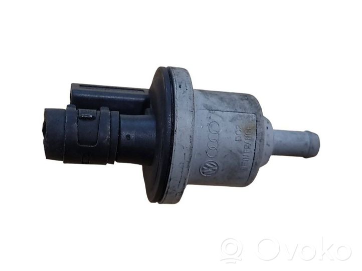 Volkswagen Touran I Valve vacuum 058133517B