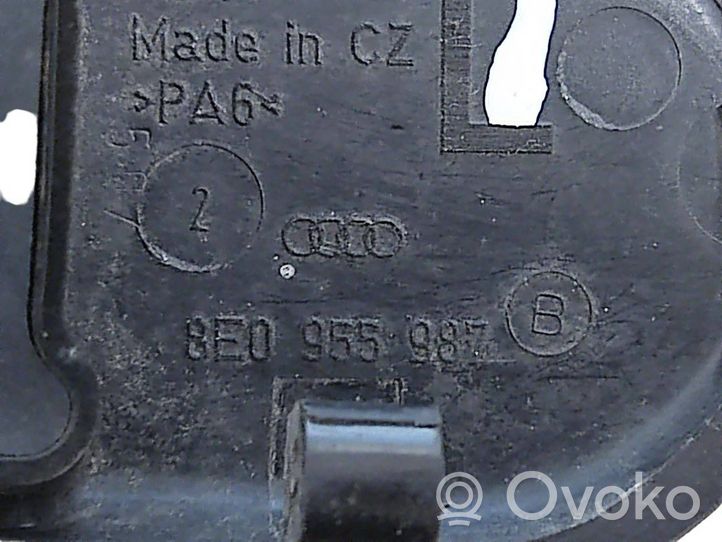 Audi A4 S4 B7 8E 8H Dysza spryskiwacza szyby przedniej / czołowej 8E0955987