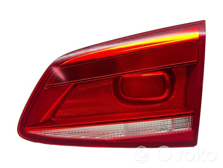 Volkswagen PASSAT B7 Lampy tylnej klapy bagażnika 3AF945094K