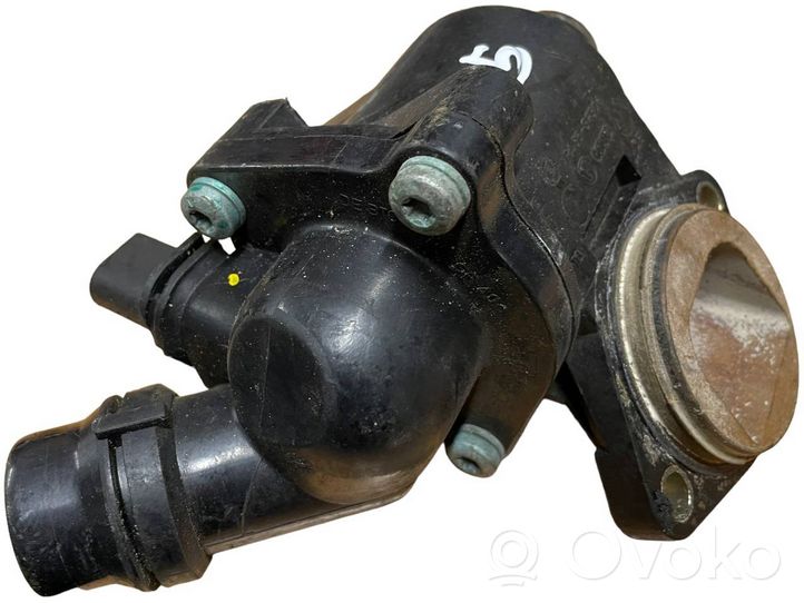 Audi A4 S4 B8 8K Termostat / Obudowa termostatu 06B121111F