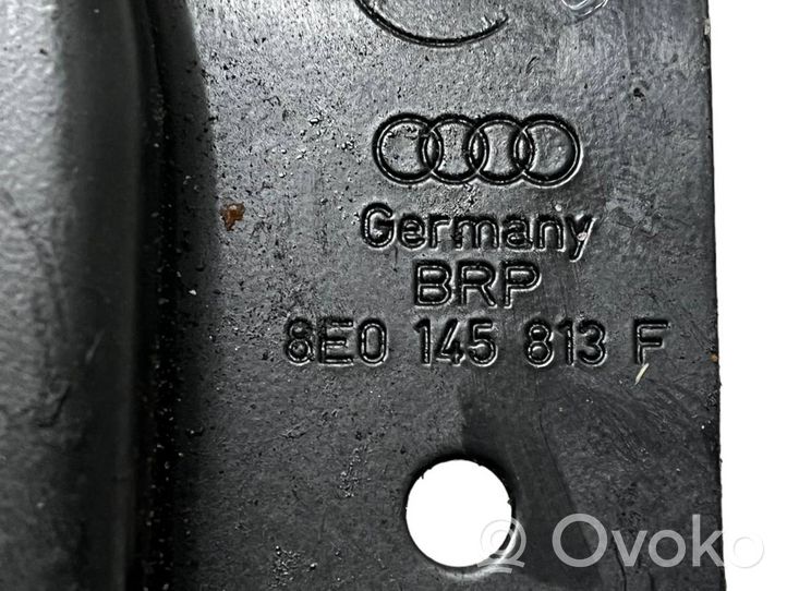 Audi A4 S4 B6 8E 8H Support, tuyau de refroidissement intermédiaire 8E0145813F