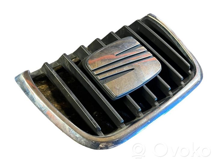 Seat Cordoba (6K) Atrapa chłodnicy / Grill 7M7853651