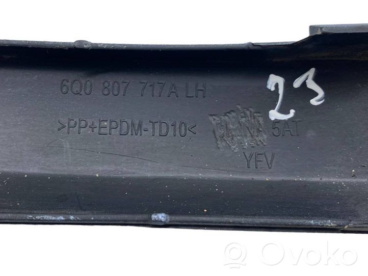 Volkswagen Polo IV 9N3 Moulure de pare-chocs avant 6Q0807717A