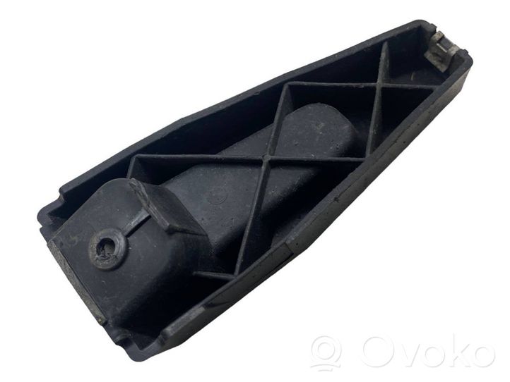 Ford Focus ST Soporte de montaje del parachoques trasero CM51A17B918A