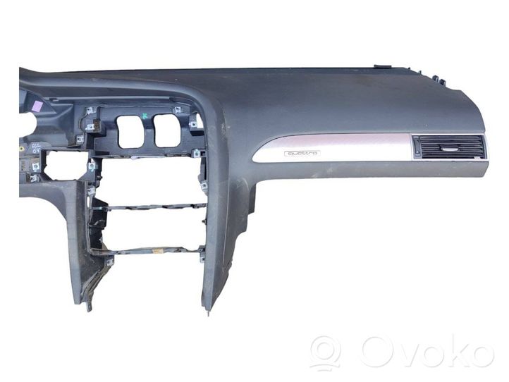 Audi A6 Allroad C6 Tableau de bord 4F0857067A