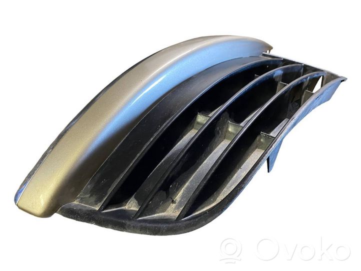 Volkswagen Jetta V Grille inférieure de pare-chocs avant 1K0853666J