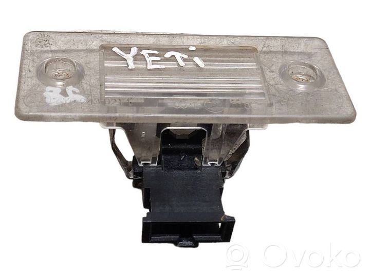 Skoda Yeti (5L) Lampa oświetlenia tylnej tablicy rejestracyjnej 6Y0943021E