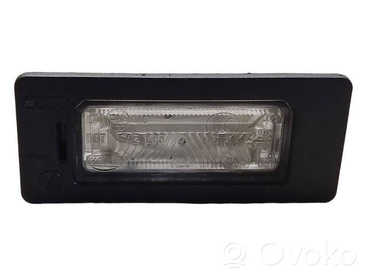 Audi A4 Allroad Lampa oświetlenia tylnej tablicy rejestracyjnej 8T0943021