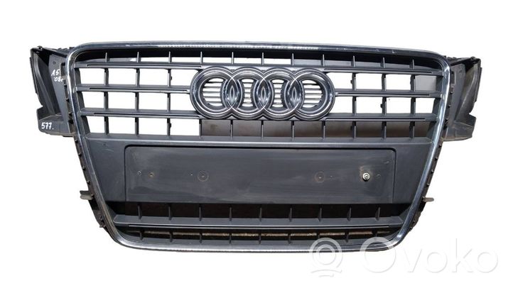 Audi A5 8T 8F Grotelės priekinės 8T0853651E