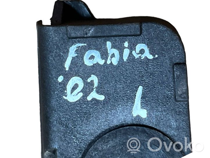 Skoda Fabia Mk1 (6Y) Uchwyt / Mocowanie zderzaka przedniego 6Y0807183A