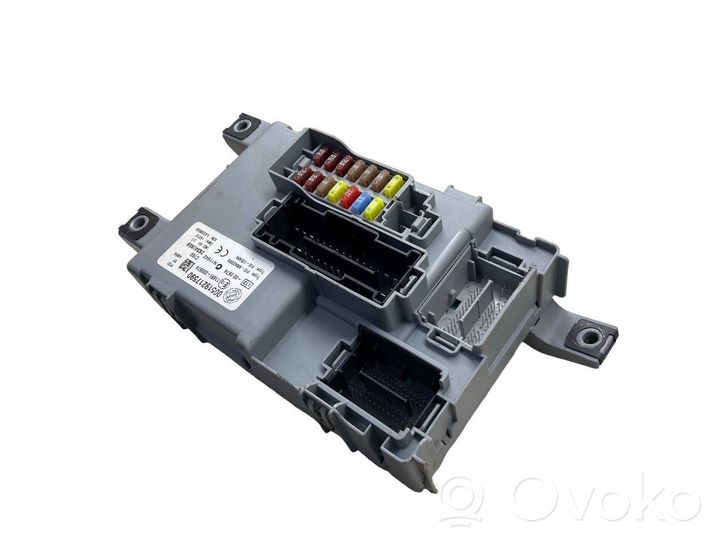 Opel Combo D Module de fusibles 116RI000674