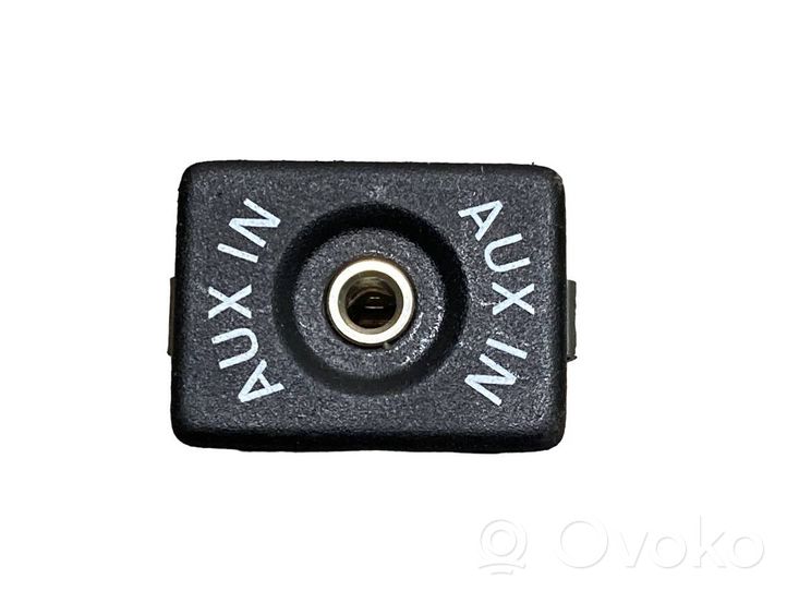 Volkswagen Golf VI Connettore plug in AUX 5M0035724